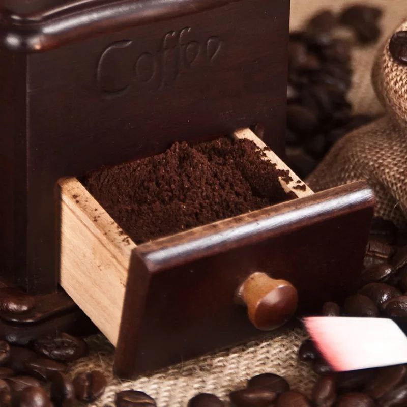 https://tobarcoffee.com/cdn/shop/products/manualgrinder-Turkishcoffee1.jpg?v=1636554833&width=1445